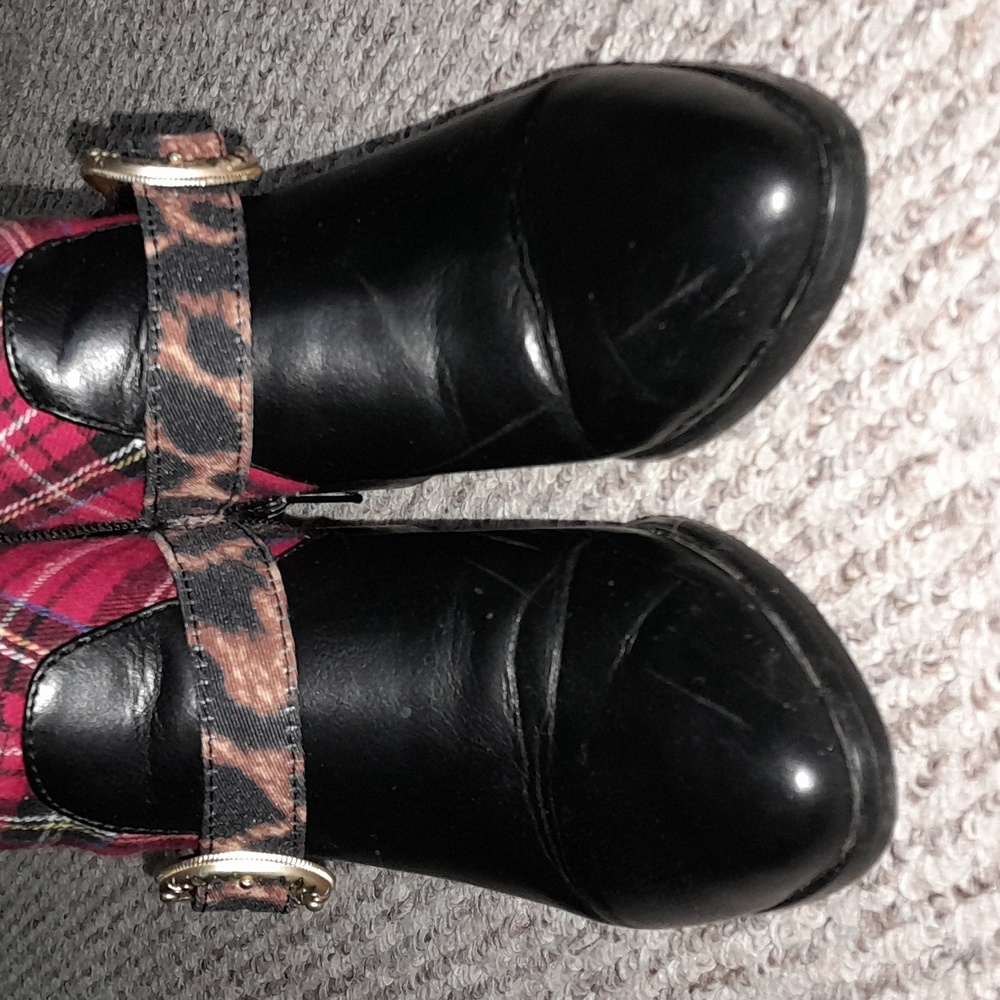 Betsey Johnson - Picture 8 of 9